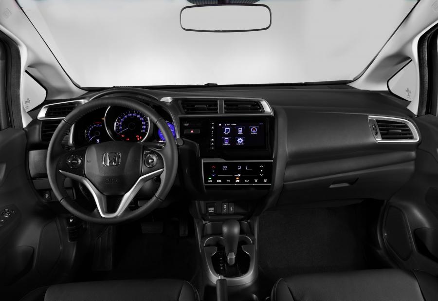 Торпедо Honda Fit 2017 года  (LA) (фото 13 из 40)
